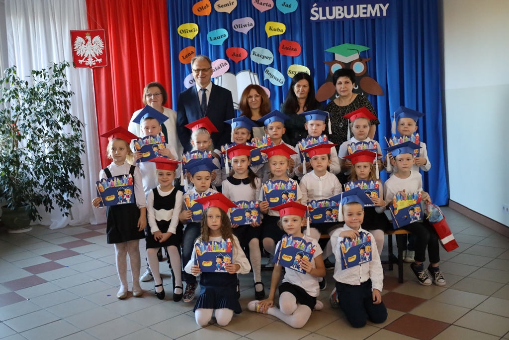 Ślubowanie uczniów pierwszej klasy w PSP nr 10