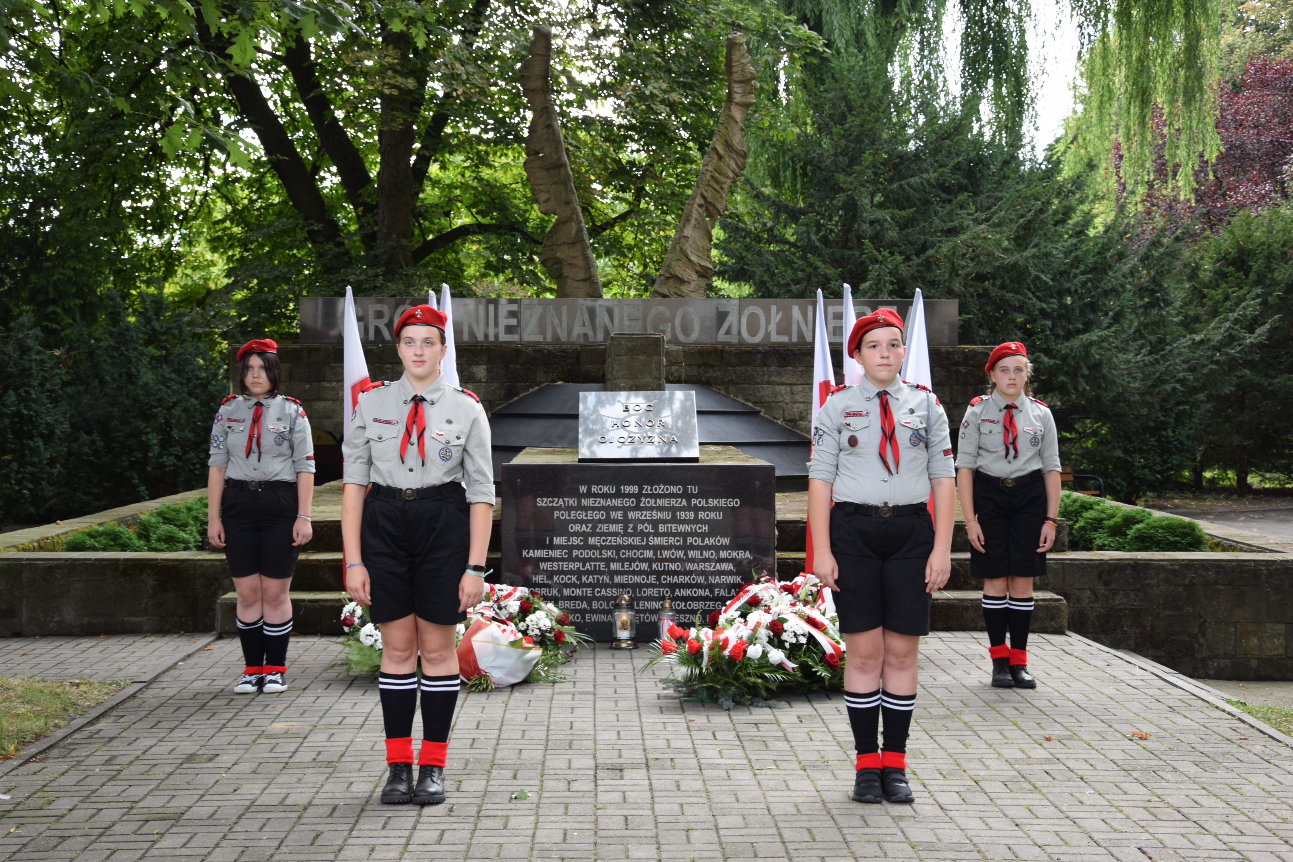 W hołdzie Powstańcom Warszawskim