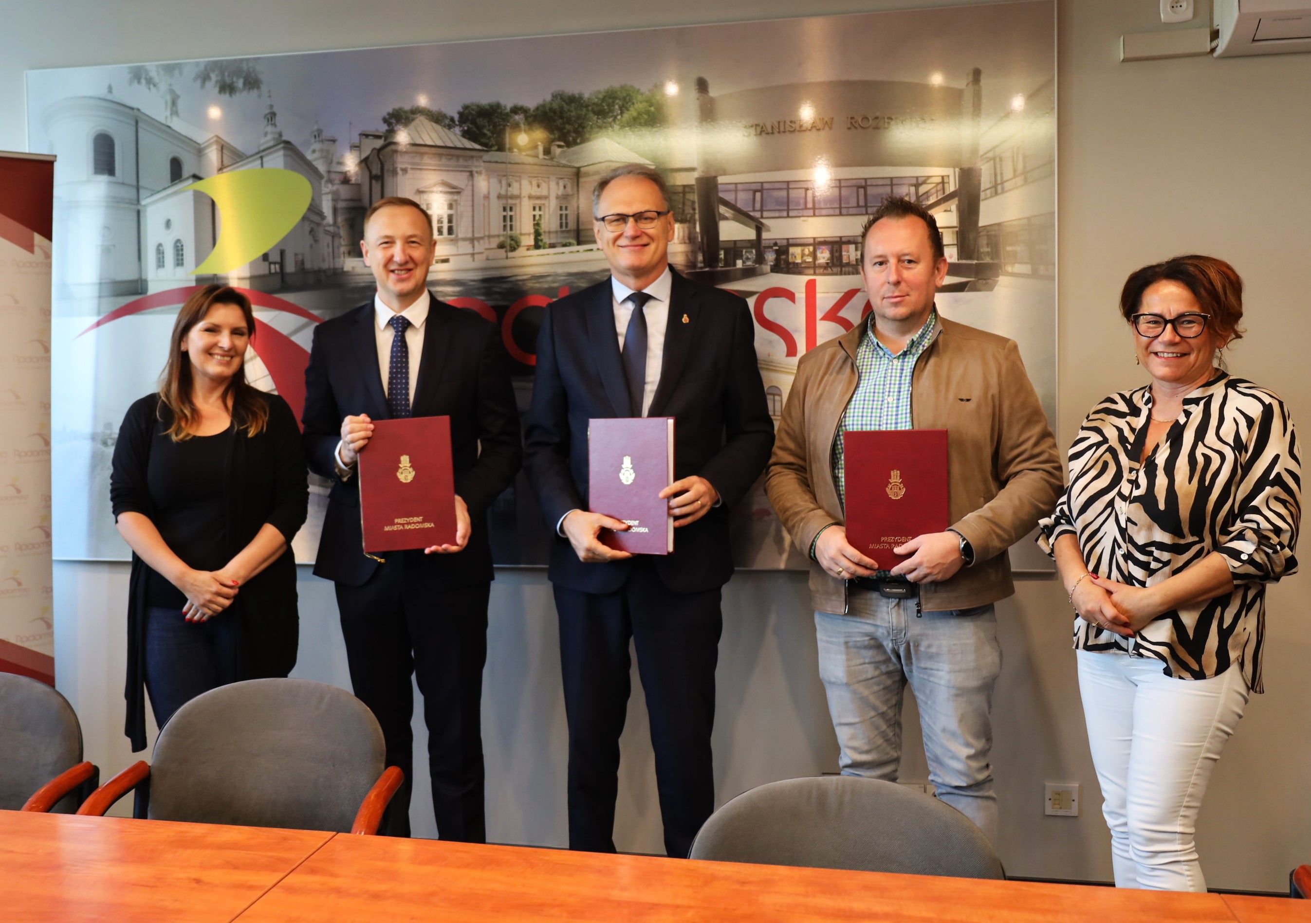 Rozbudowa Strefy Inwestycyjnej w Radomsku: umowy z wykonawcami podpisane