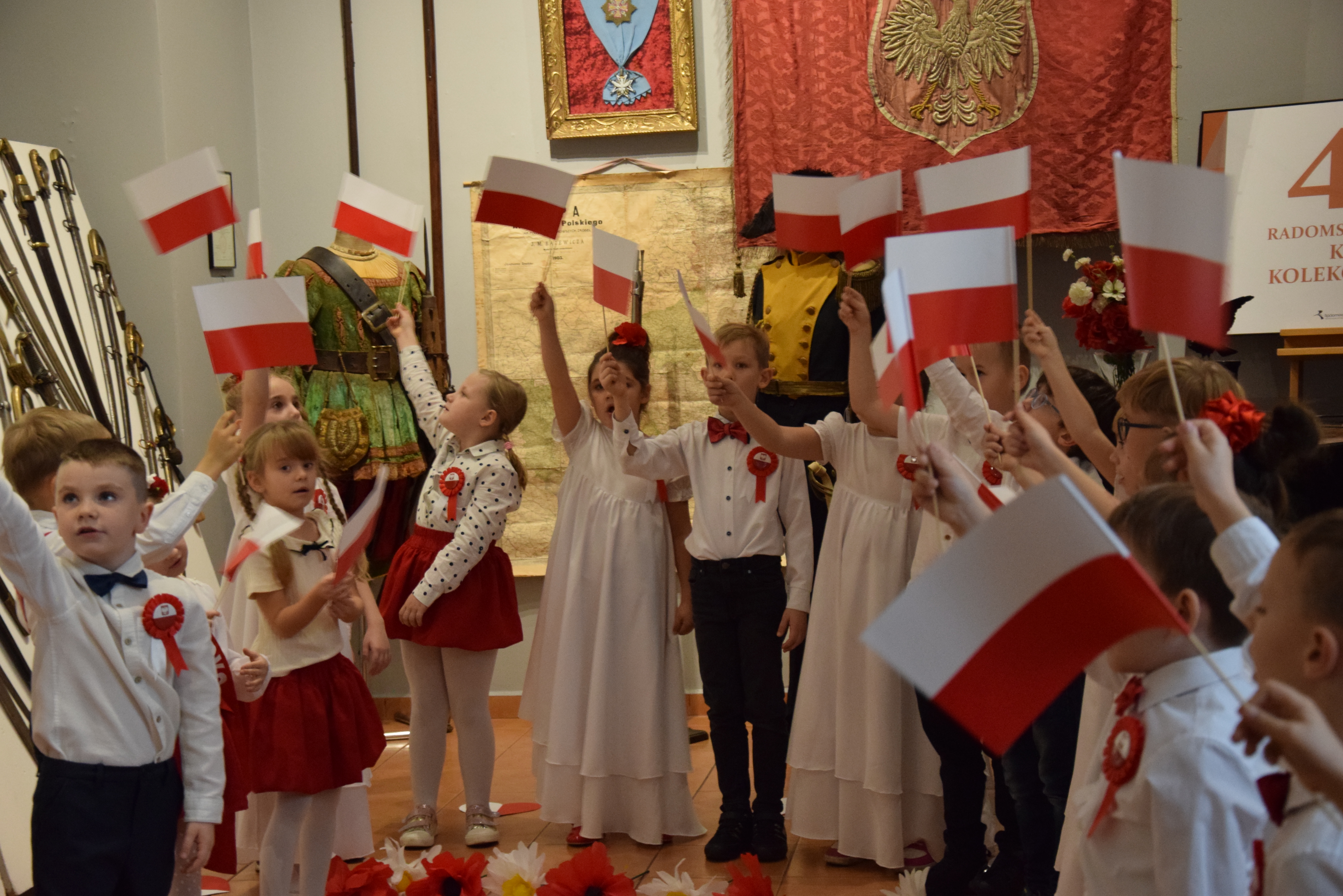 Przedszkolaki świętują niepodległość