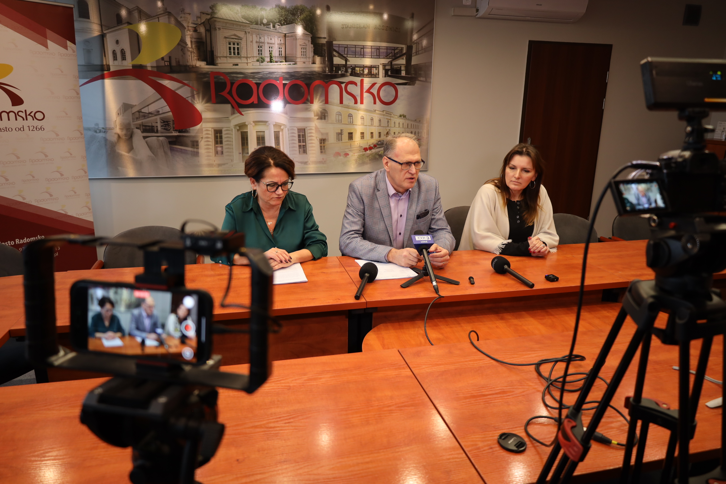 Wyższe stawki za odbiór odpadów lub dopłata do systemu. Decyzja w rękach radmych