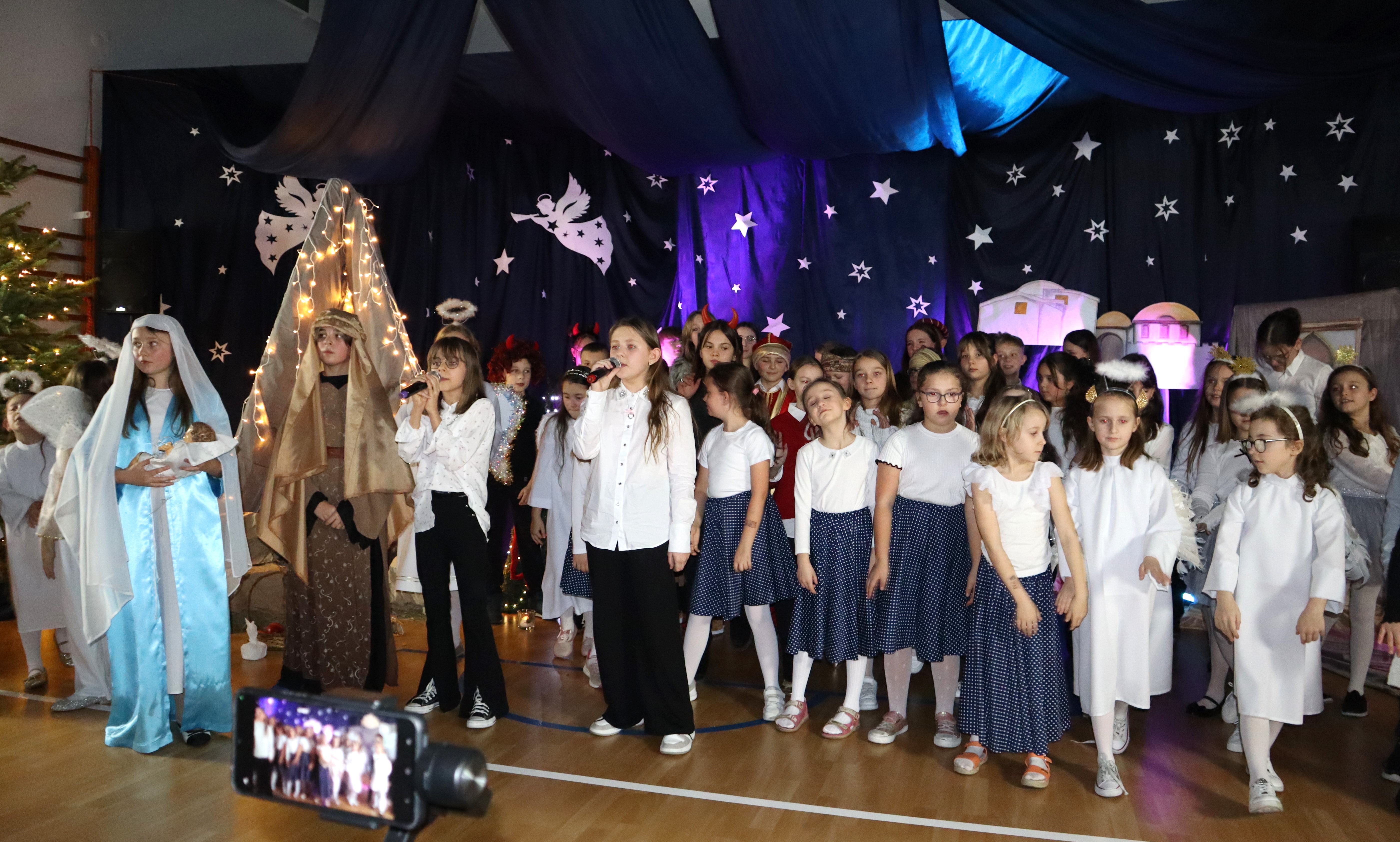 Świąteczna tradycja w PSP nr 5: jasełka dla mieszkańców Radomska