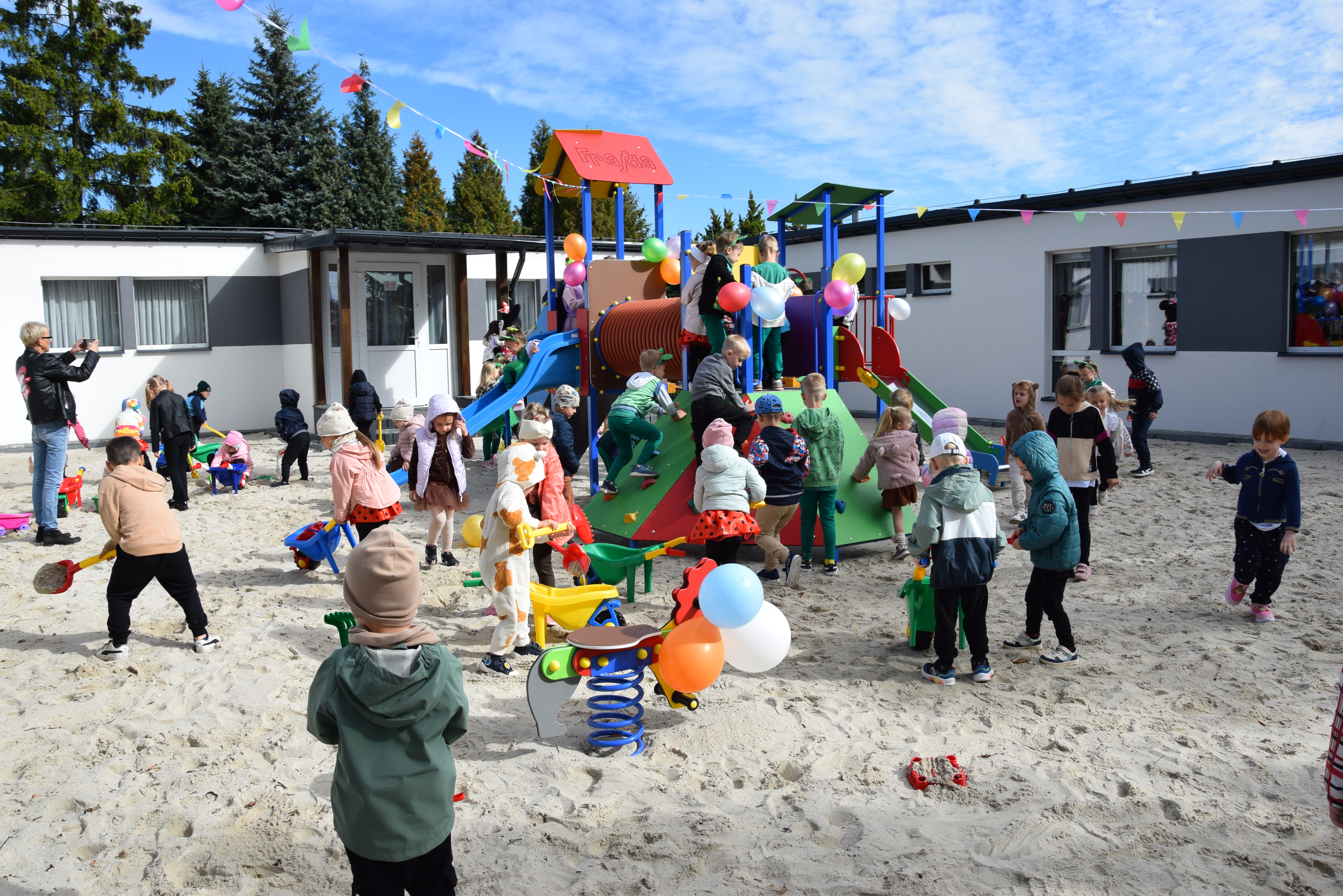 Nowy plac zabaw przy Publicznym Przedszkolu nr 4 już otwarty!