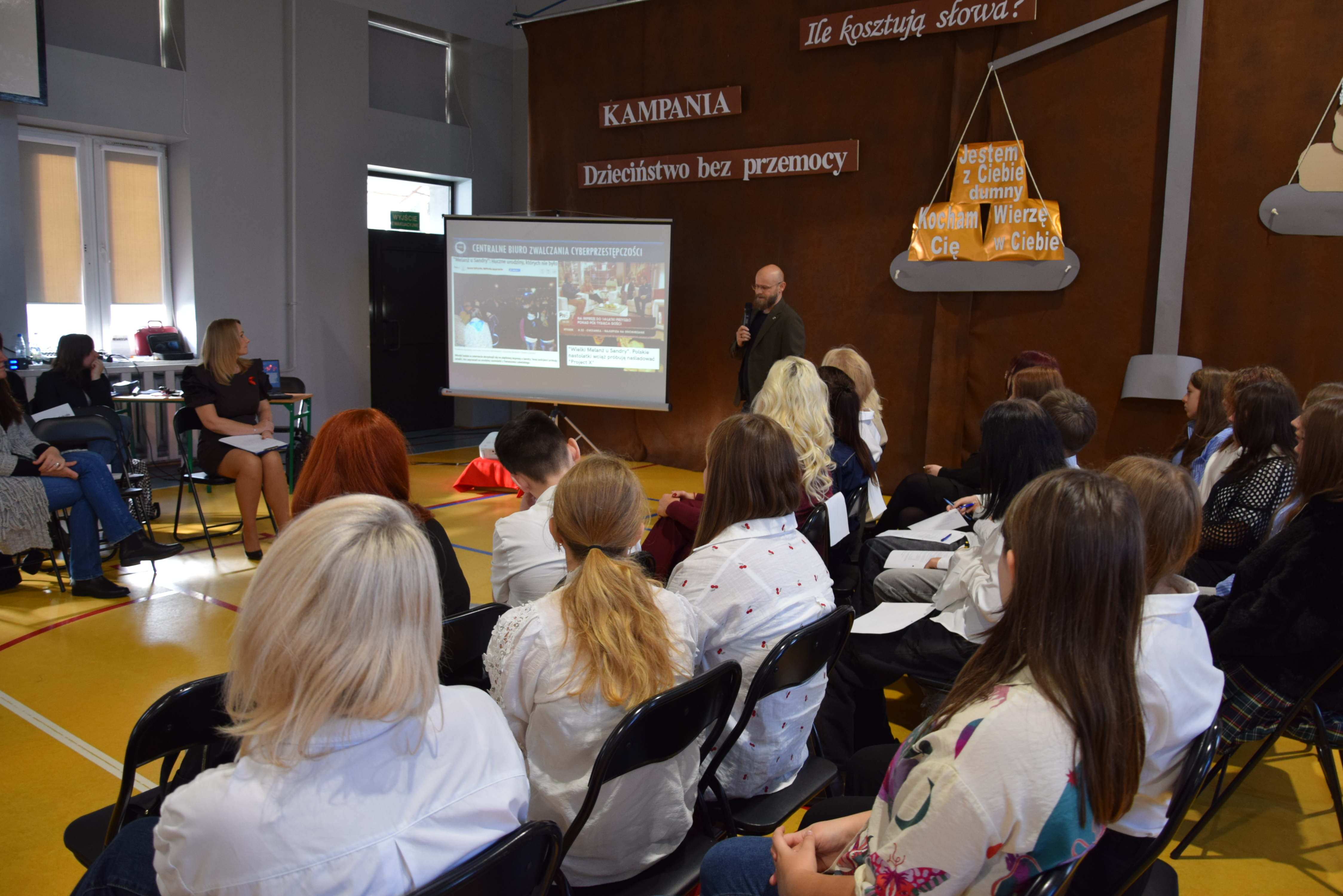 Debata „Ile kosztują słowa?” - Radomsko wspólnie przeciw przemocy wobec dzieci