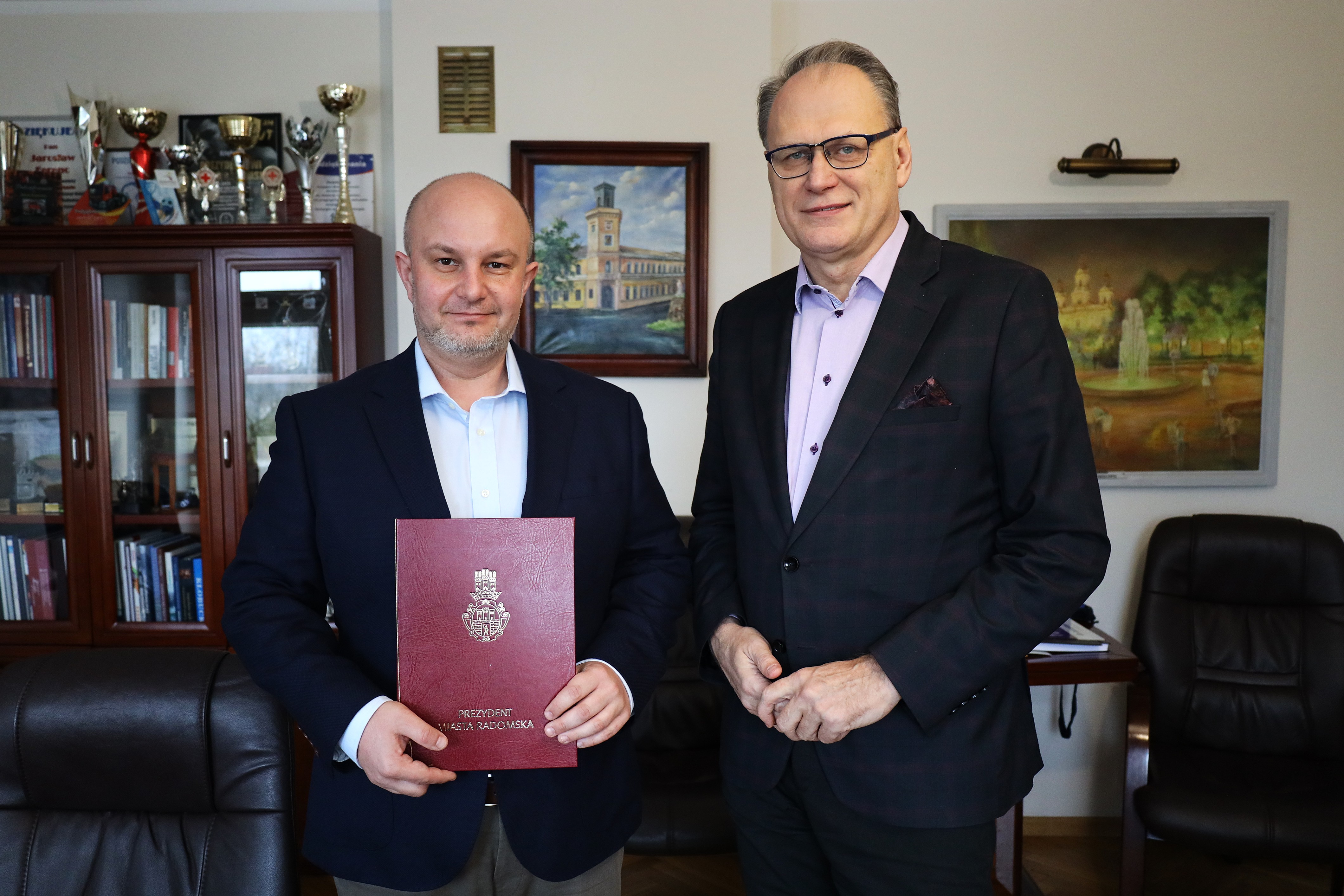 Prezydent Jarosław Ferenc spotkał się z Piotrem Kaszuwarą – dziennikarzem i społecznikiem o wielkim sercu