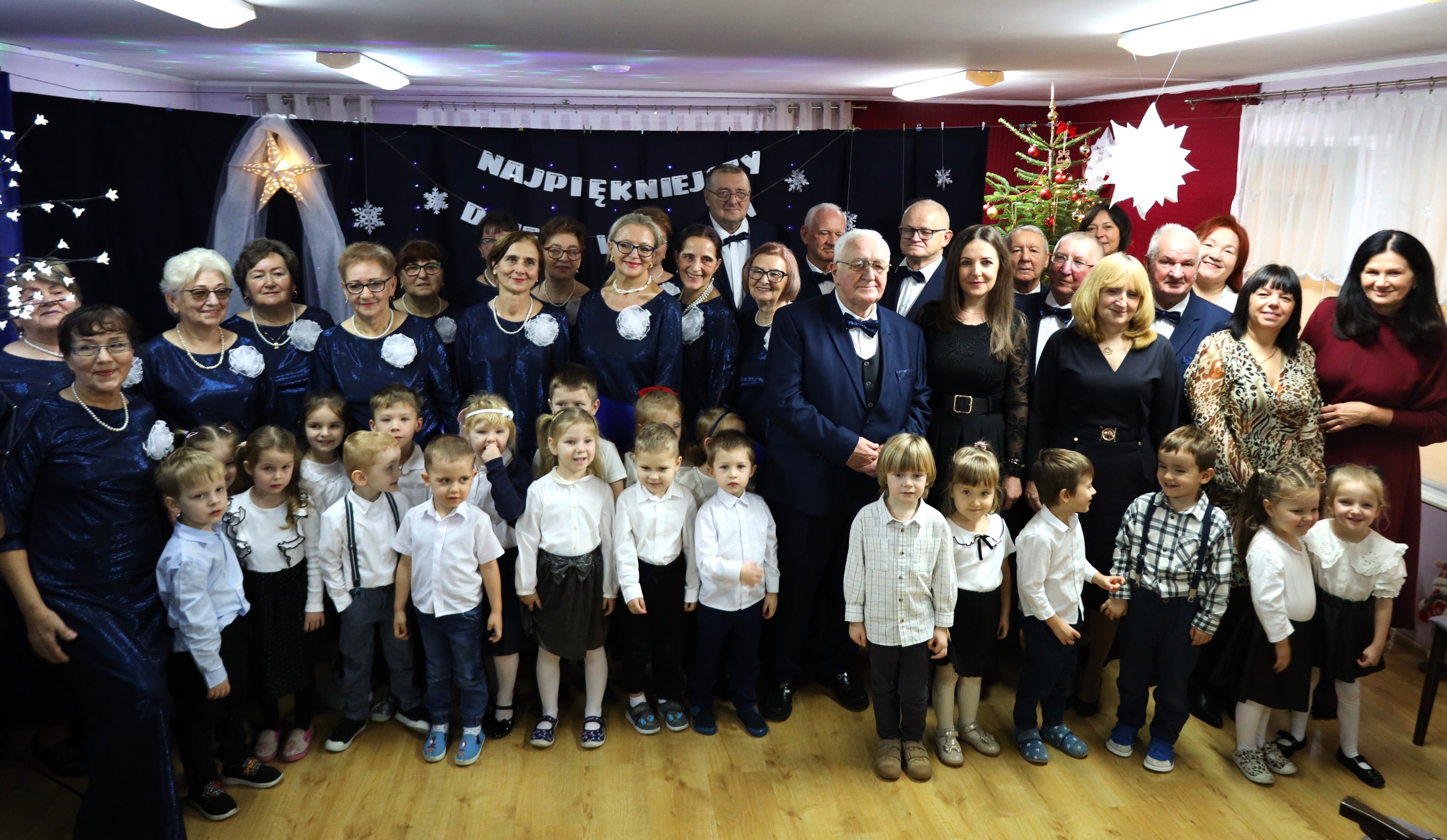 Wielopokoleniowe kolędowanie w Publicznym Przedszkolu nr 4