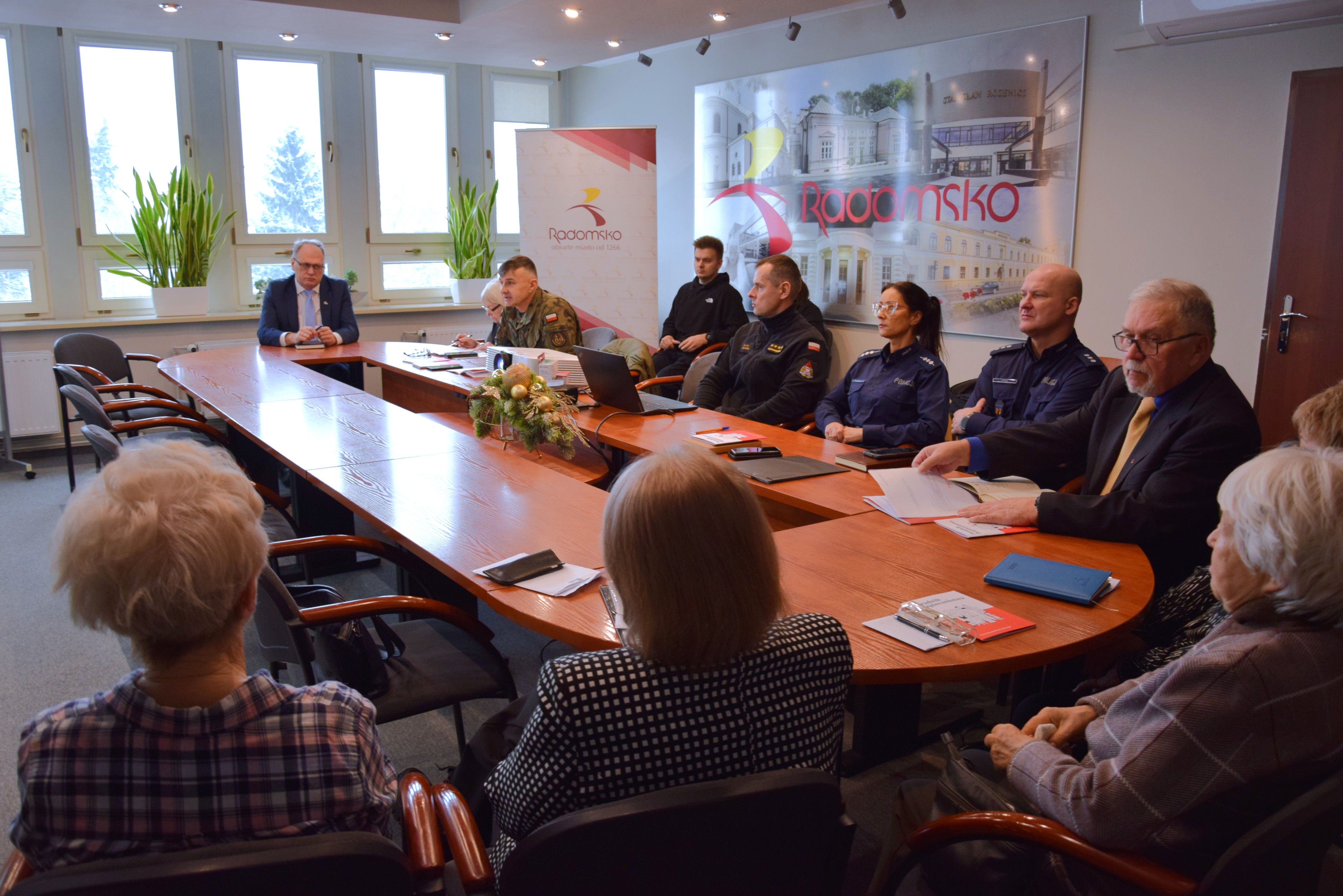 Bezpieczeństwo i polityka senioralna na sesji Miejskiej Rady Seniorów