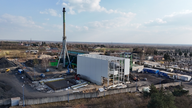 Modernizacja Zakładu Ciepłowniczego w Radomsku nabiera tempa. Trwa budowa kotła biomasowego 
