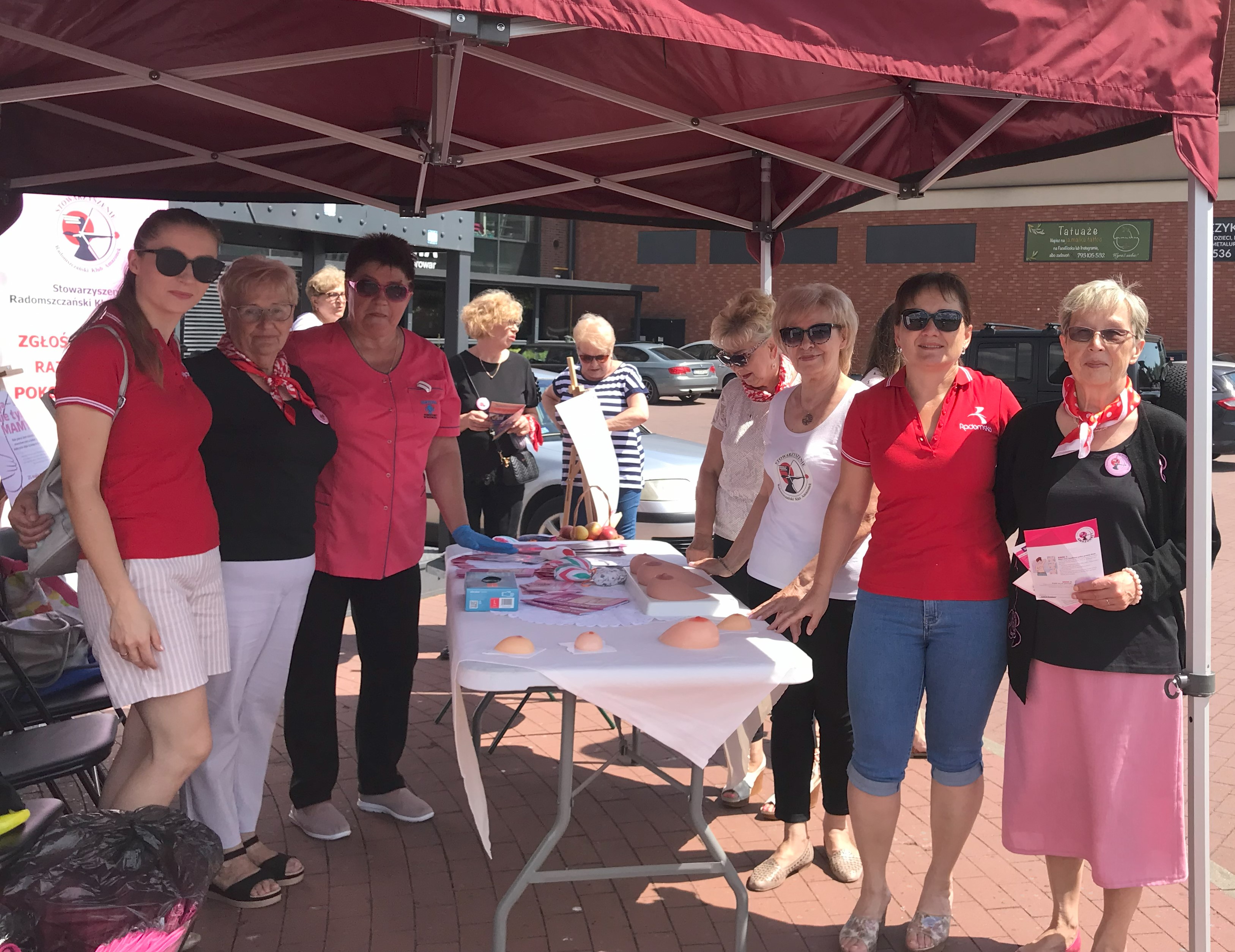 „Badamy nie tylko mamy” - profilaktyczna akcja radomszczańskich Amazonek i Miasta Radomska