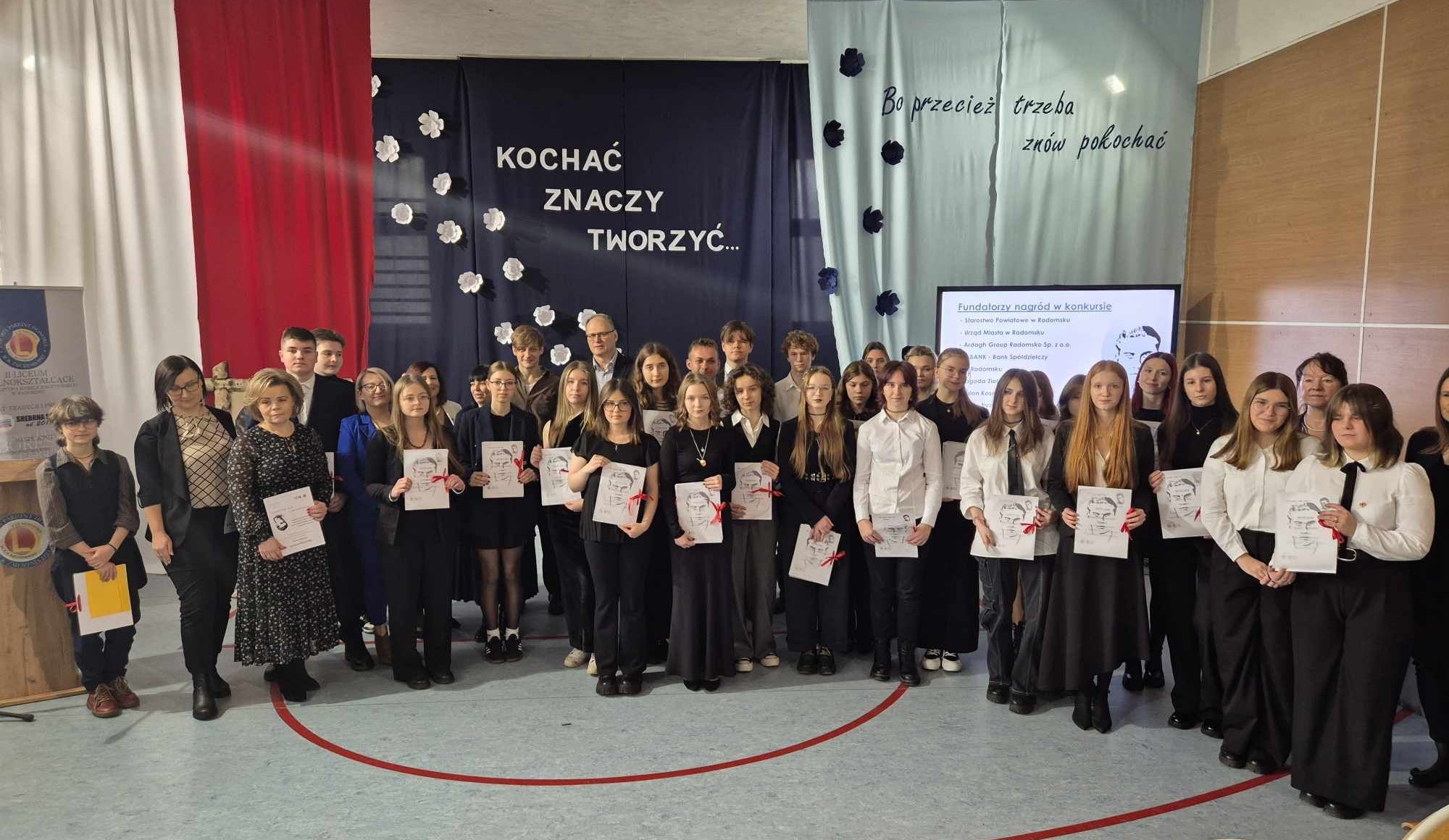 Laureaci XI Powiatowego Konkursu Recytatorskiego i Artystycznego im. K. K. Baczyńskiego nagrodzeni